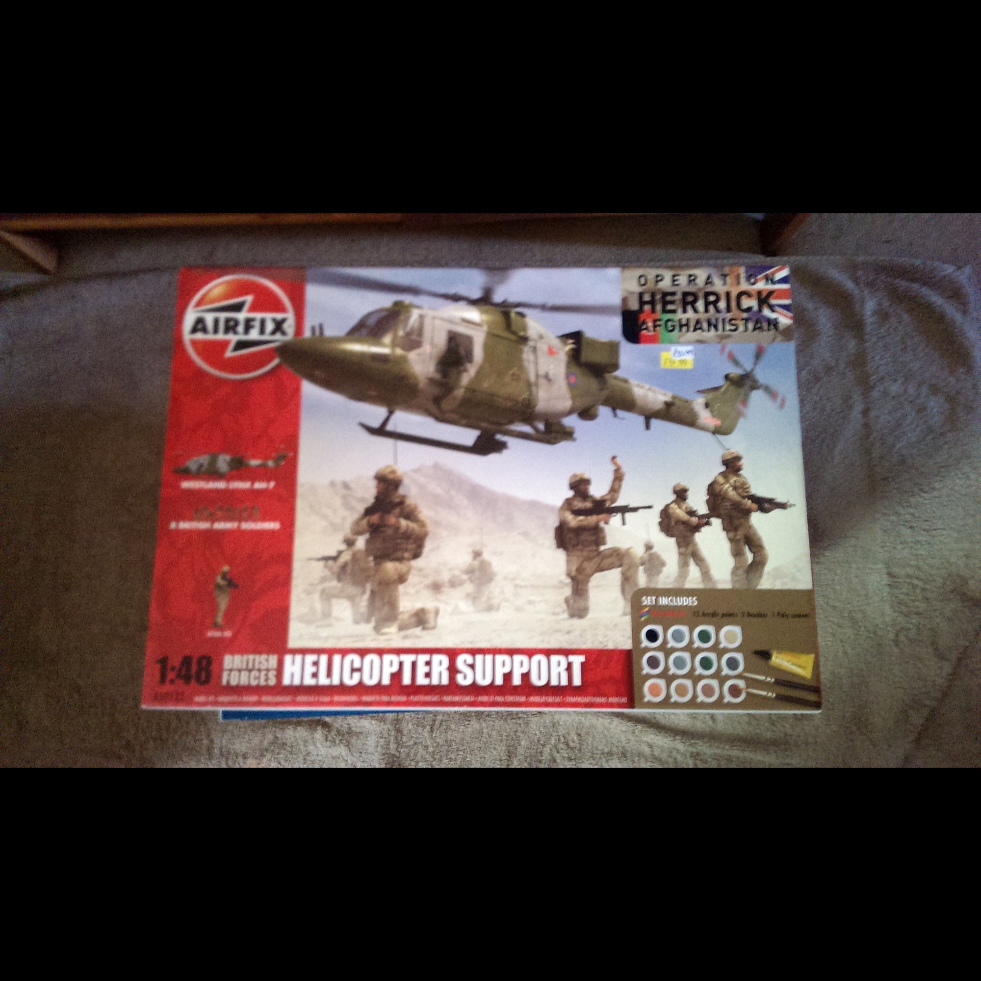 Westland Lynx AH-7 + 8 Army Soldiers
